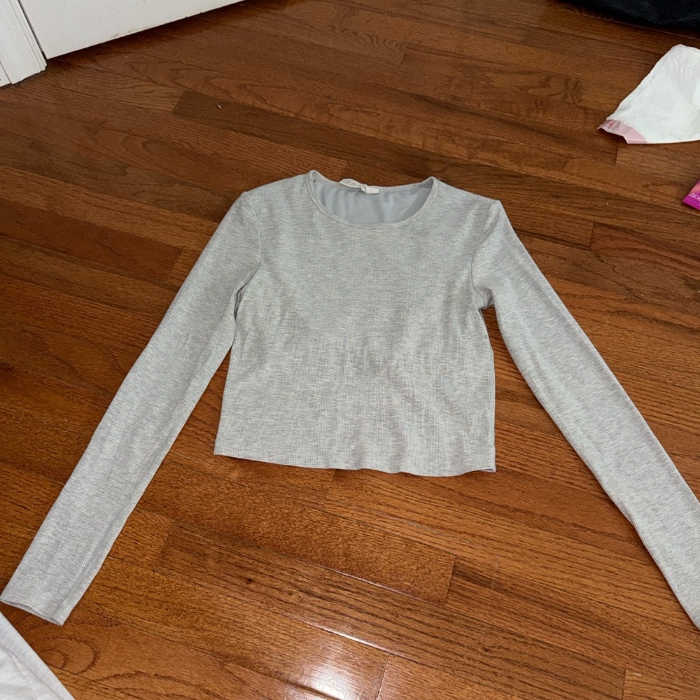Yogalicious Light Gray Long Sleeve Crop Top